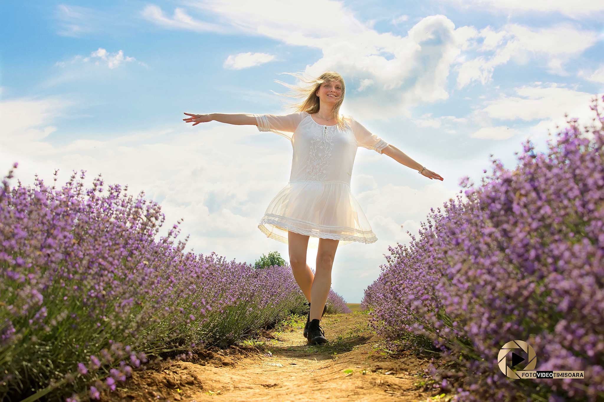 Zbor alaturi de nori