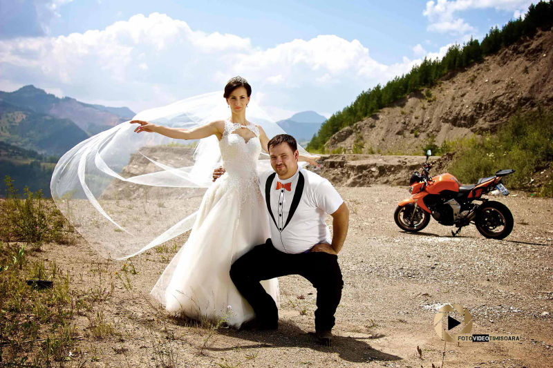 Trash the Dress Arta cere sacrificii. Sacrifica rochia ta de mireasa, este de unica folosinta.